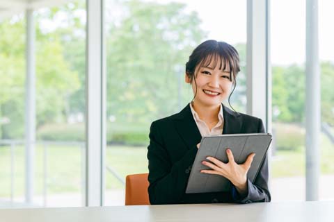 女性葬儀社スタッフ