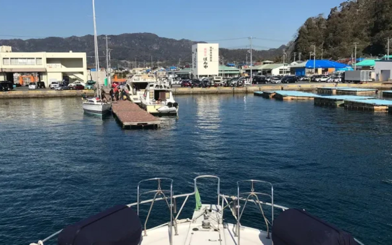 船の上から眺める海