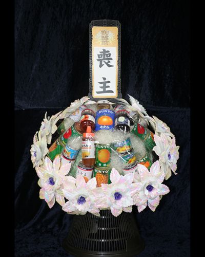 缶詰をメインとしたお供物