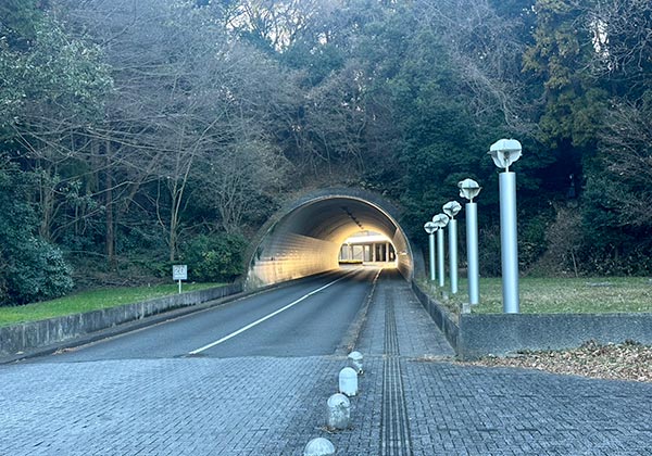 横浜市北部斎場付近のトンネル